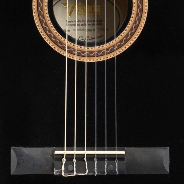 VALENCIA VC104TCBK KLASİK GİTAR, 4/4, SİYAH, CUTAWAY, SAP ÇELİKLİ